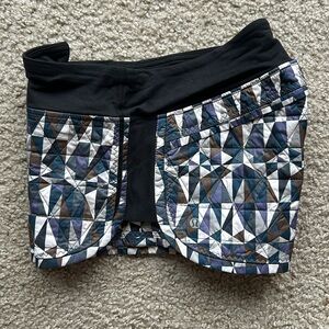 Lululemon Quilted Geometric Patterned Women's Shorts